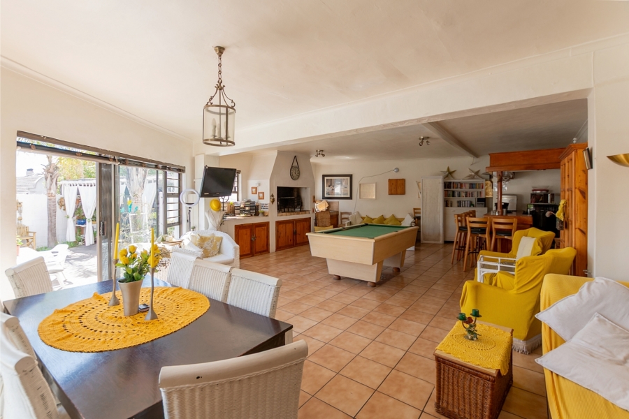 8 Bedroom Property for Sale in Country Club Western Cape